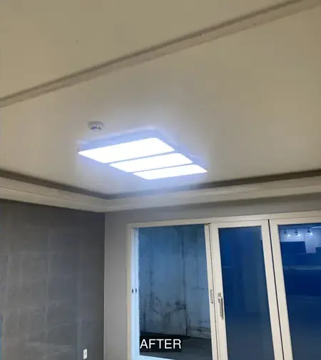 천장 조명과 창가 후 비교 사진