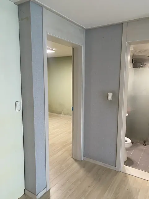 문틀과 욕실 입구 현장